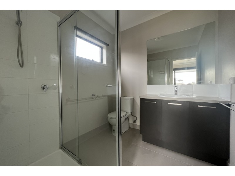 58 Abbeyard Drive, Clyde VIC 3978