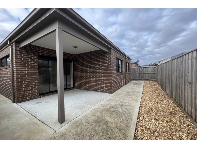 58 Abbeyard Drive, Clyde VIC 3978