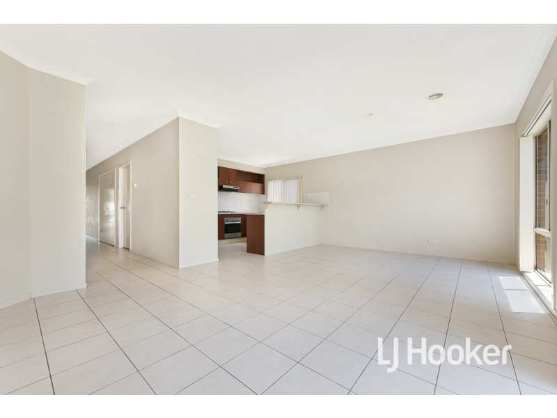 18 Melzak Way, Berwick VIC 3806