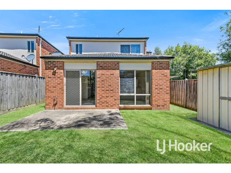 18 Melzak Way, Berwick VIC 3806