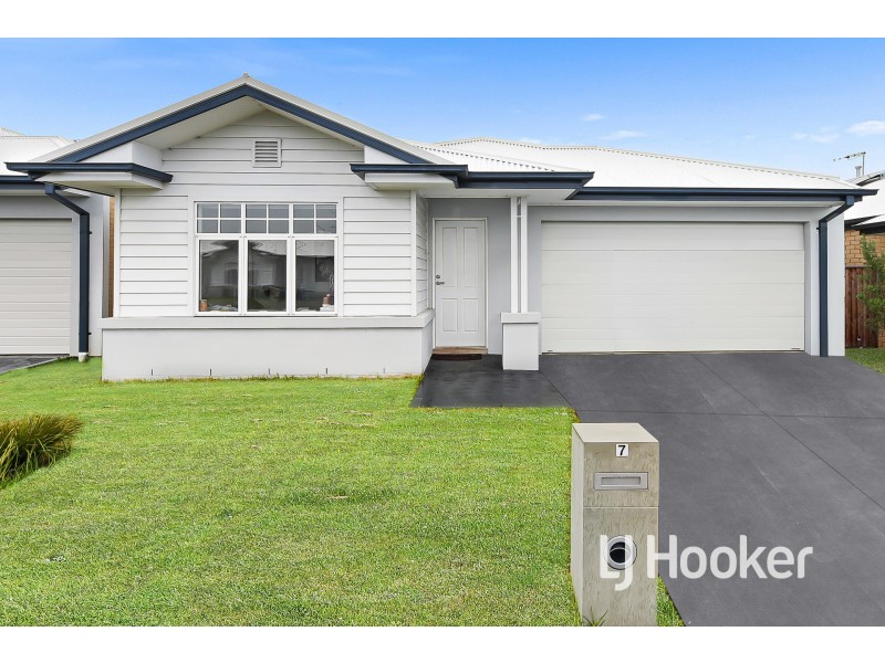 7 Hendrix Street, Cranbourne East VIC 3977