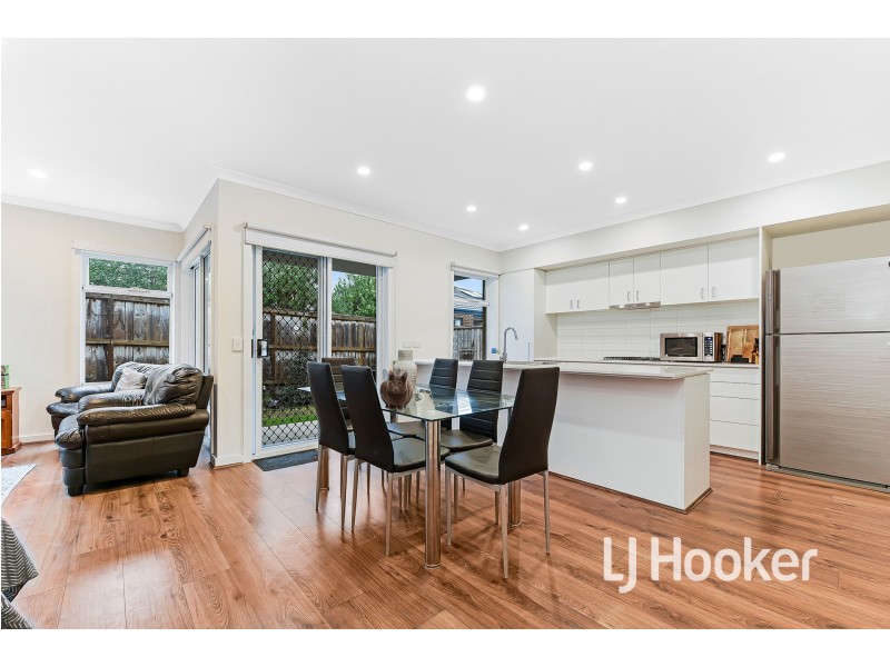 7 Hendrix Street, Cranbourne East VIC 3977