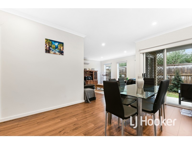 7 Hendrix Street, Cranbourne East VIC 3977