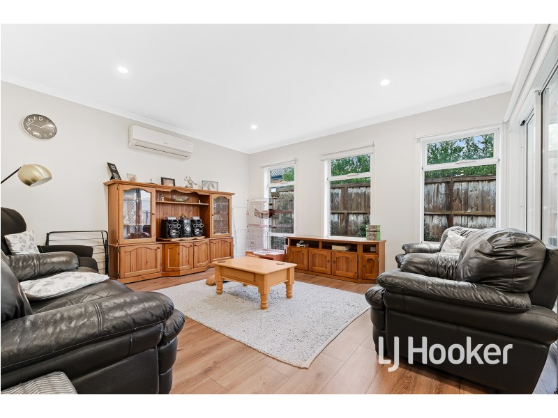 7 Hendrix Street, Cranbourne East VIC 3977