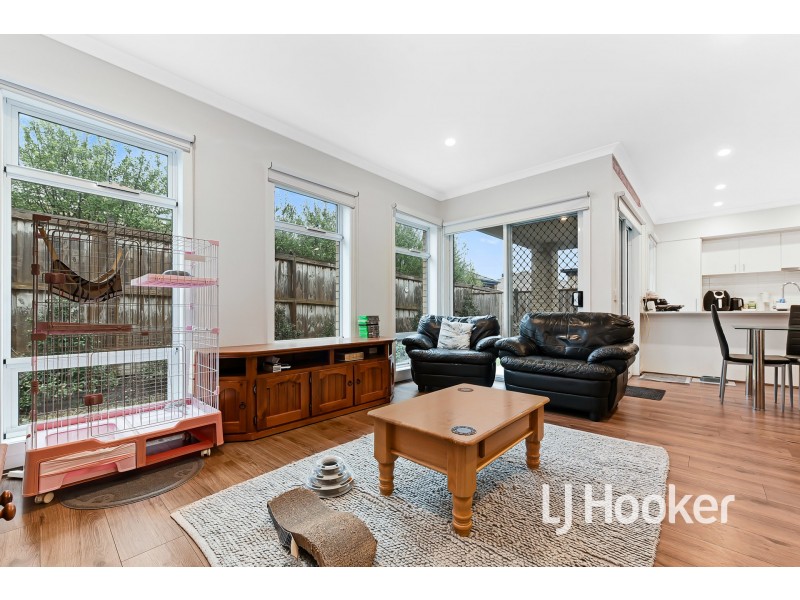 7 Hendrix Street, Cranbourne East VIC 3977