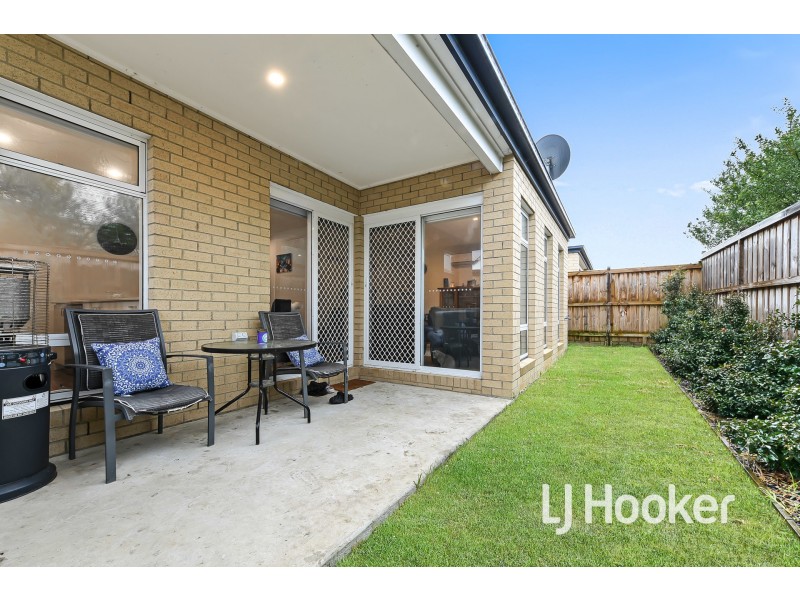 7 Hendrix Street, Cranbourne East VIC 3977