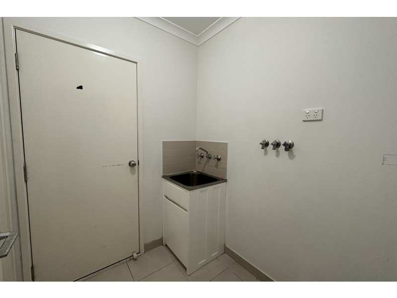 2A Ossa Crescent, Clyde VIC 3978