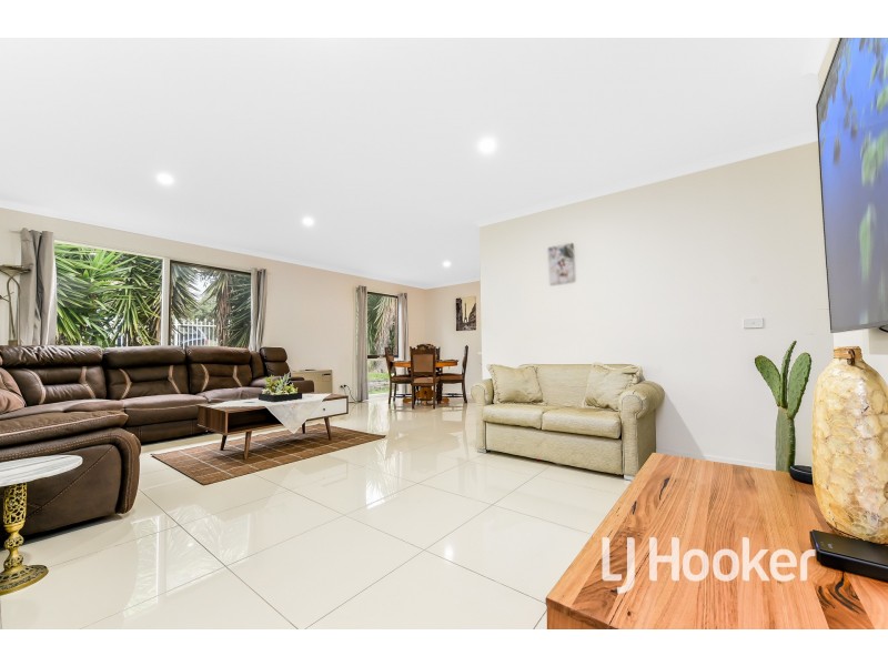 55 Willow Drive, Hampton Park VIC 3976