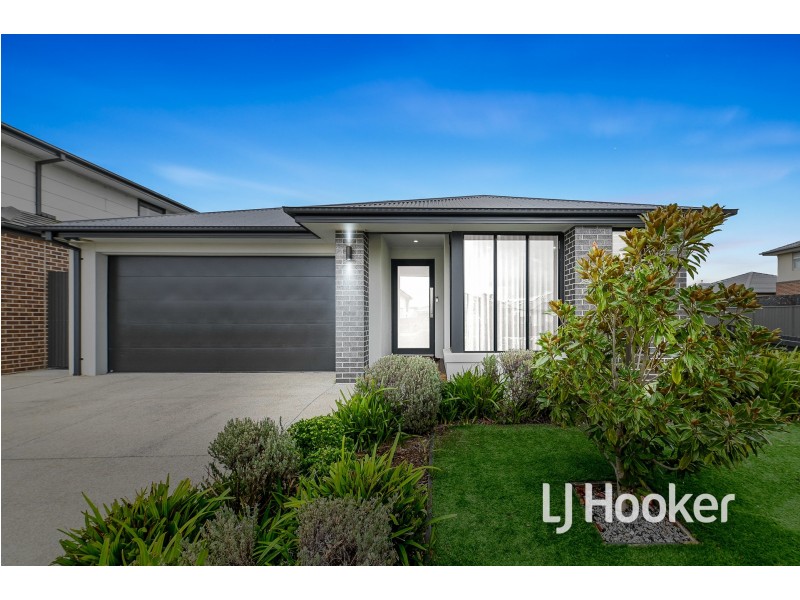 11 Merribrook Boulevard, Clyde VIC 3978