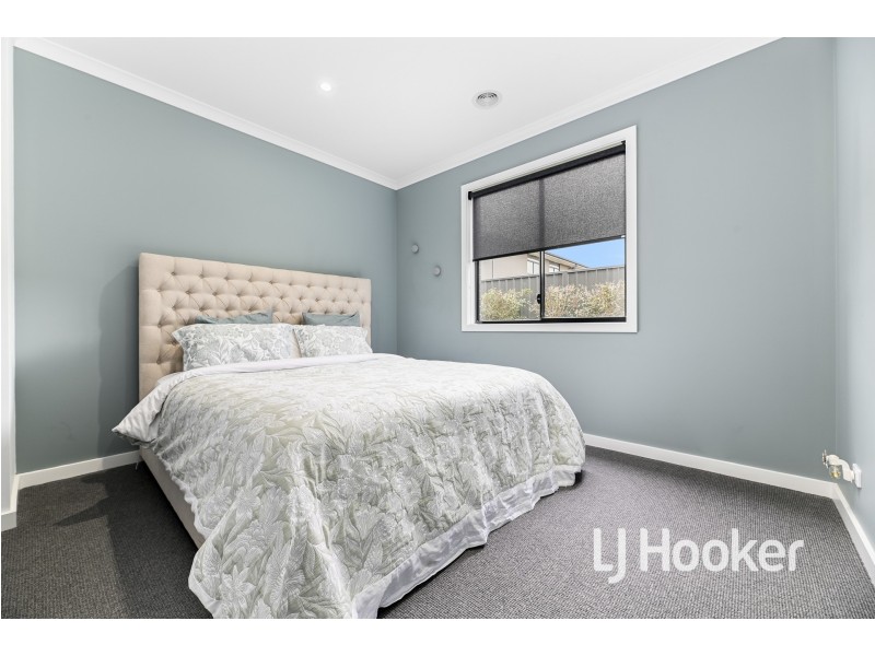 11 Merribrook Boulevard, Clyde VIC 3978