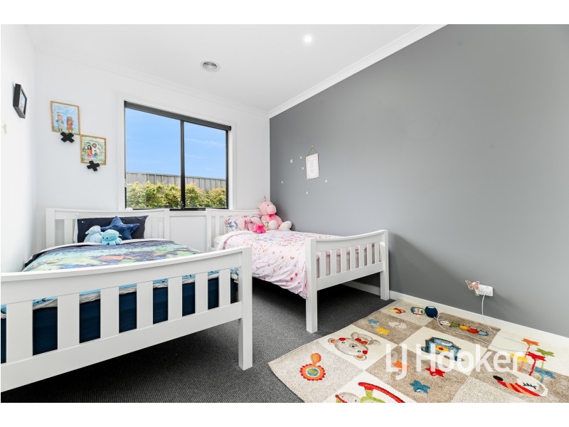 11 Merribrook Boulevard, Clyde VIC 3978