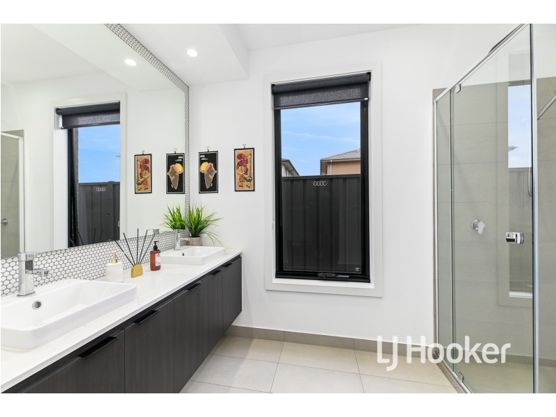 11 Merribrook Boulevard, Clyde VIC 3978