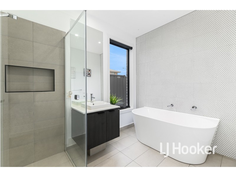 11 Merribrook Boulevard, Clyde VIC 3978