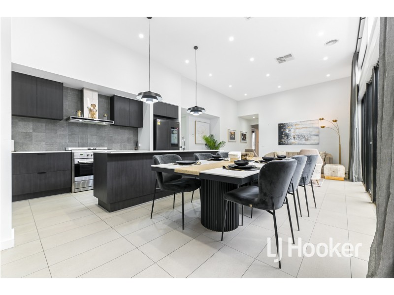 11 Merribrook Boulevard, Clyde VIC 3978