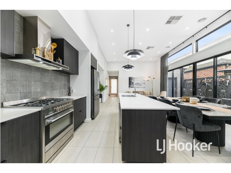 11 Merribrook Boulevard, Clyde VIC 3978