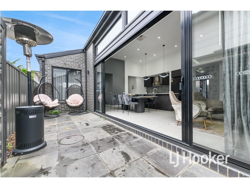 11 Merribrook Boulevard, Clyde VIC 3978