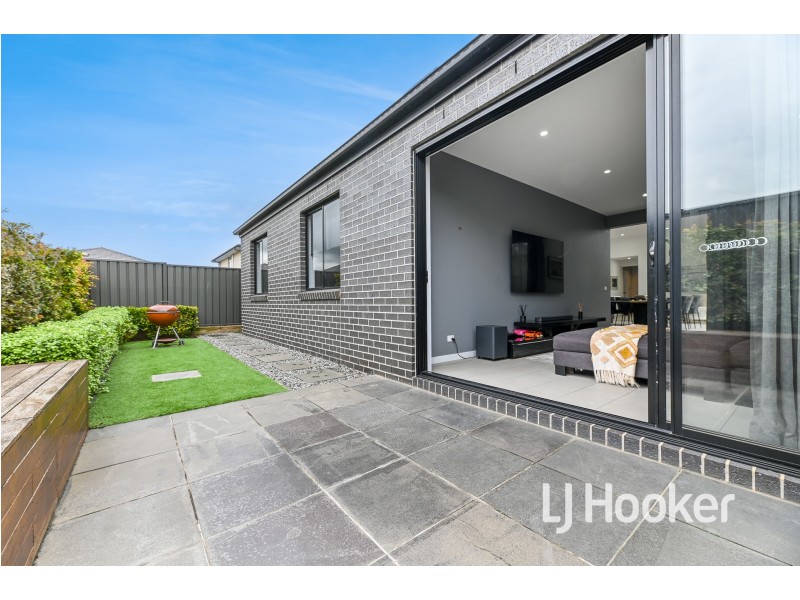 11 Merribrook Boulevard, Clyde VIC 3978