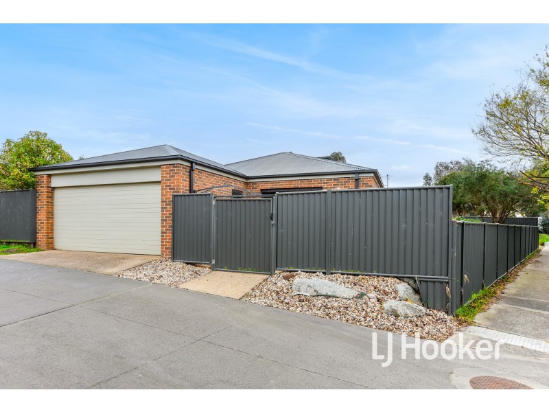 13-15 Ardor Avenue, Cranbourne North VIC 3977