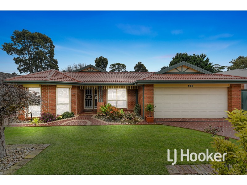 124 Lawless Drive, Cranbourne North VIC 3977