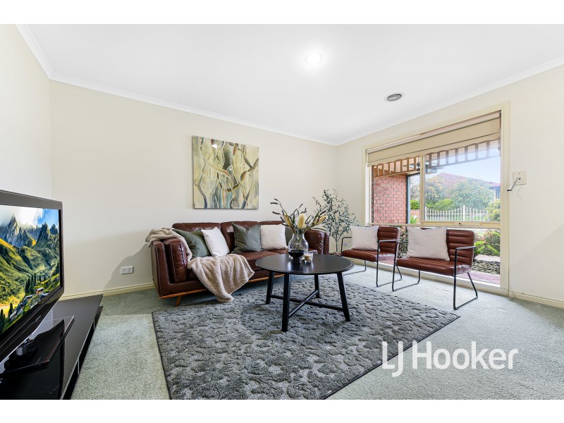 124 Lawless Drive, Cranbourne North VIC 3977