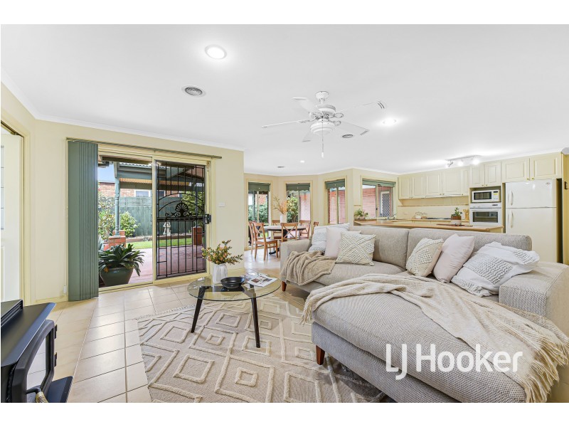 124 Lawless Drive, Cranbourne North VIC 3977