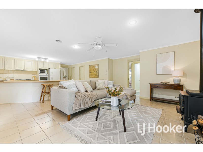 124 Lawless Drive, Cranbourne North VIC 3977