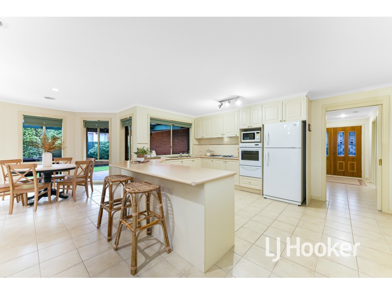 124 Lawless Drive, Cranbourne North VIC 3977