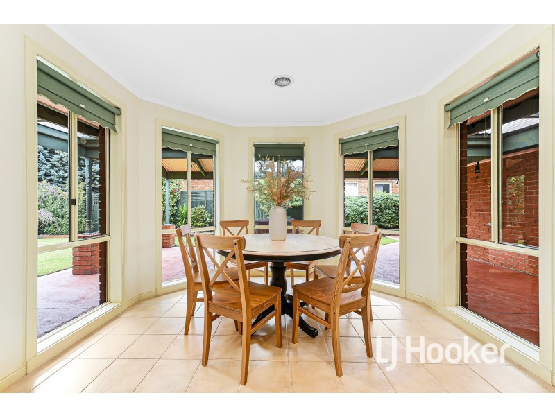 124 Lawless Drive, Cranbourne North VIC 3977