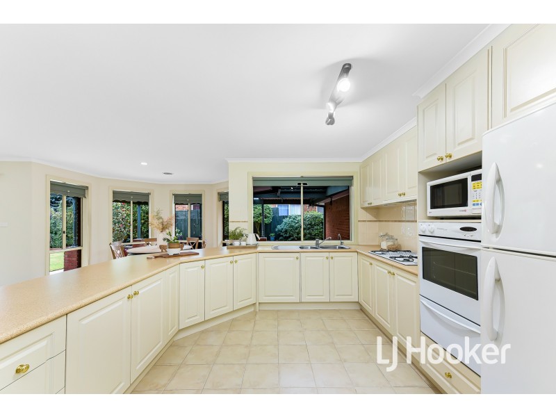 124 Lawless Drive, Cranbourne North VIC 3977