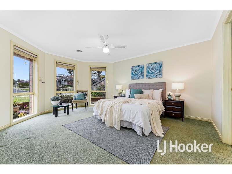 124 Lawless Drive, Cranbourne North VIC 3977