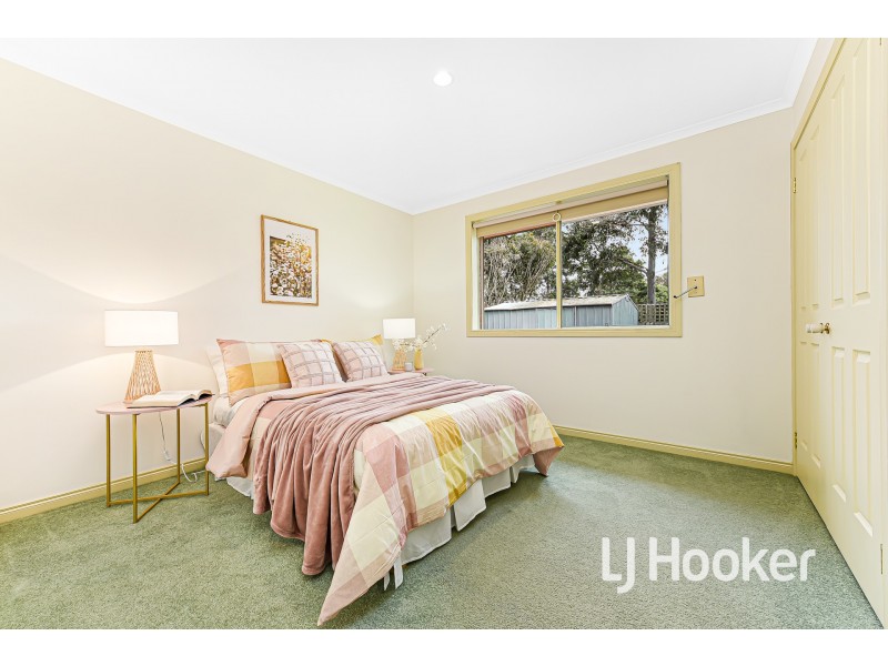 124 Lawless Drive, Cranbourne North VIC 3977