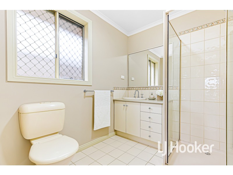 124 Lawless Drive, Cranbourne North VIC 3977