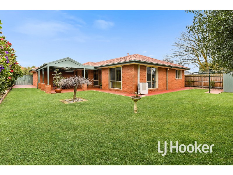 124 Lawless Drive, Cranbourne North VIC 3977
