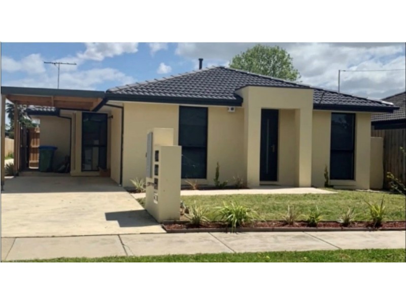 1/15 Ainsleigh Court, Cranbourne VIC 3977