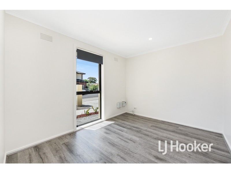 1/15 Ainsleigh Court, Cranbourne VIC 3977