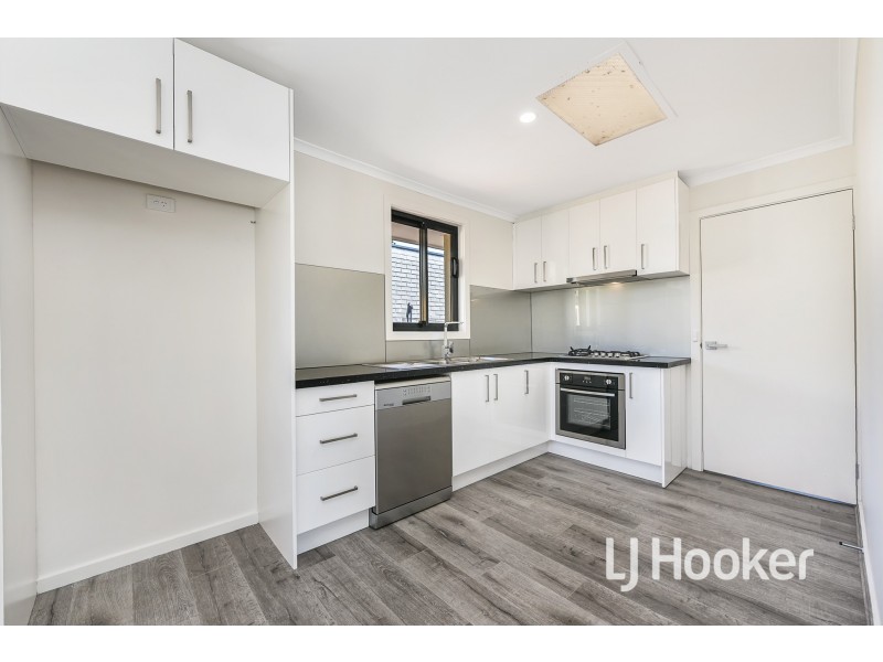 1/15 Ainsleigh Court, Cranbourne VIC 3977