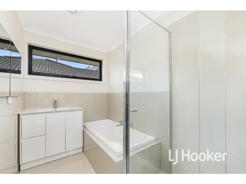 1/15 Ainsleigh Court, Cranbourne VIC 3977