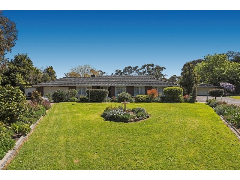 9 Oaktree Drive, Pakenham VIC 3810