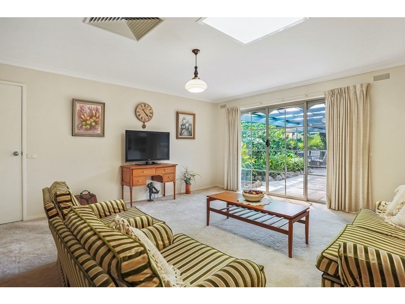 9 Oaktree Drive, Pakenham VIC 3810