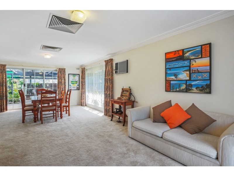 9 Oaktree Drive, Pakenham VIC 3810