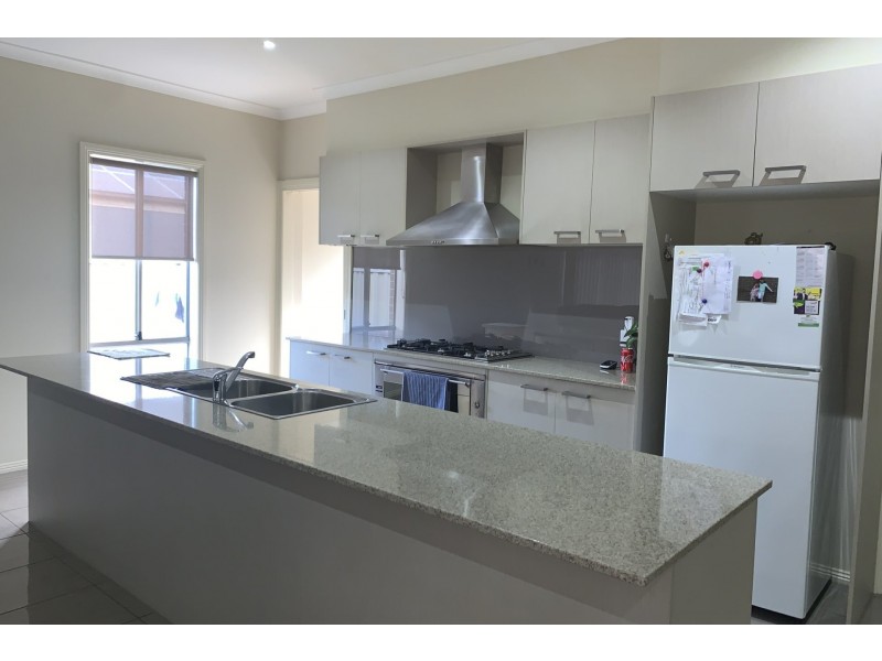 20 Challenger Circuit, Cranbourne East VIC 3977