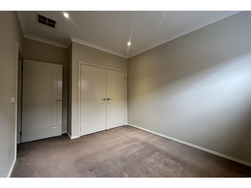 20 Challenger Circuit, Cranbourne East VIC 3977