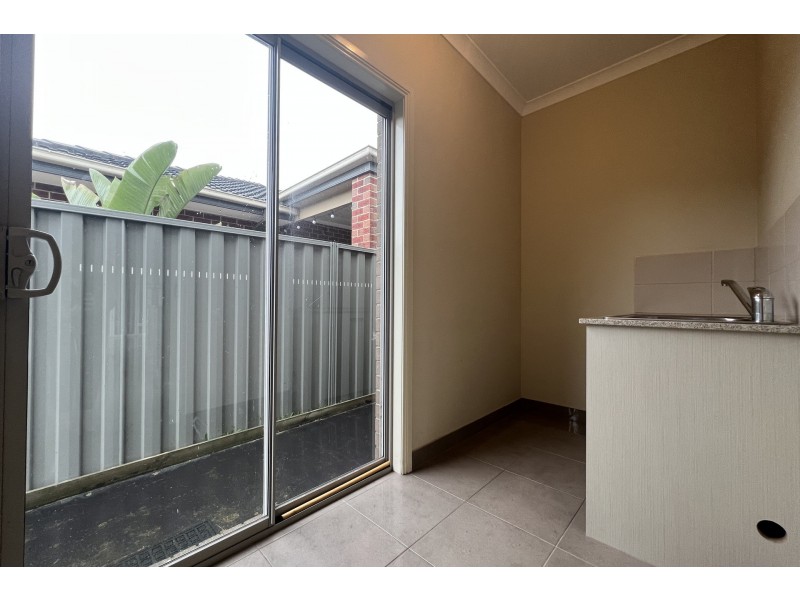 20 Challenger Circuit, Cranbourne East VIC 3977