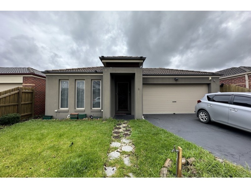 8 Hector Drive, Cranbourne VIC 3977