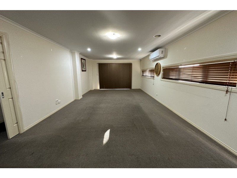 8 Hector Drive, Cranbourne VIC 3977