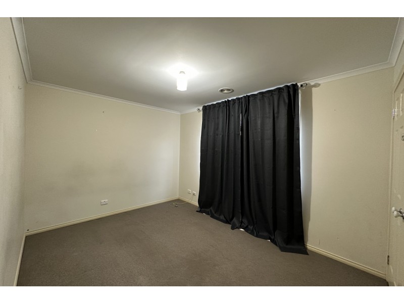 8 Hector Drive, Cranbourne VIC 3977