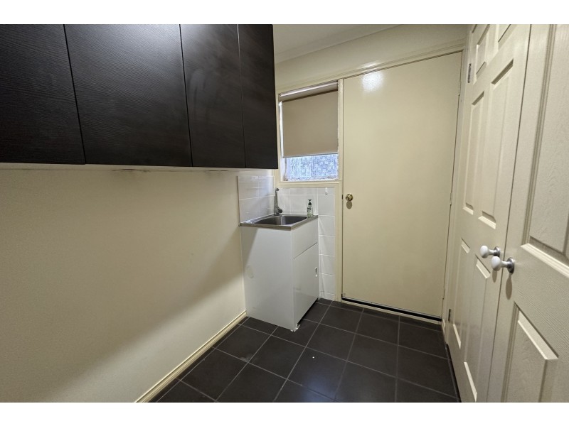 8 Hector Drive, Cranbourne VIC 3977