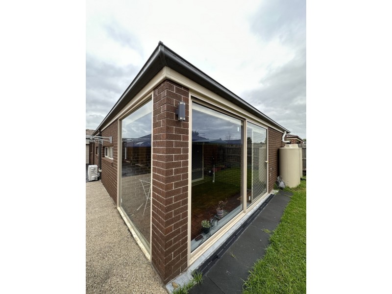 8 Hector Drive, Cranbourne VIC 3977