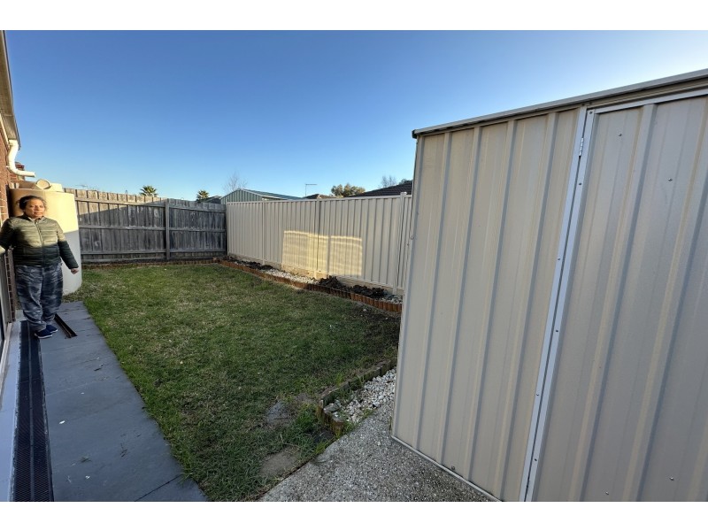 8 Hector Drive, Cranbourne VIC 3977