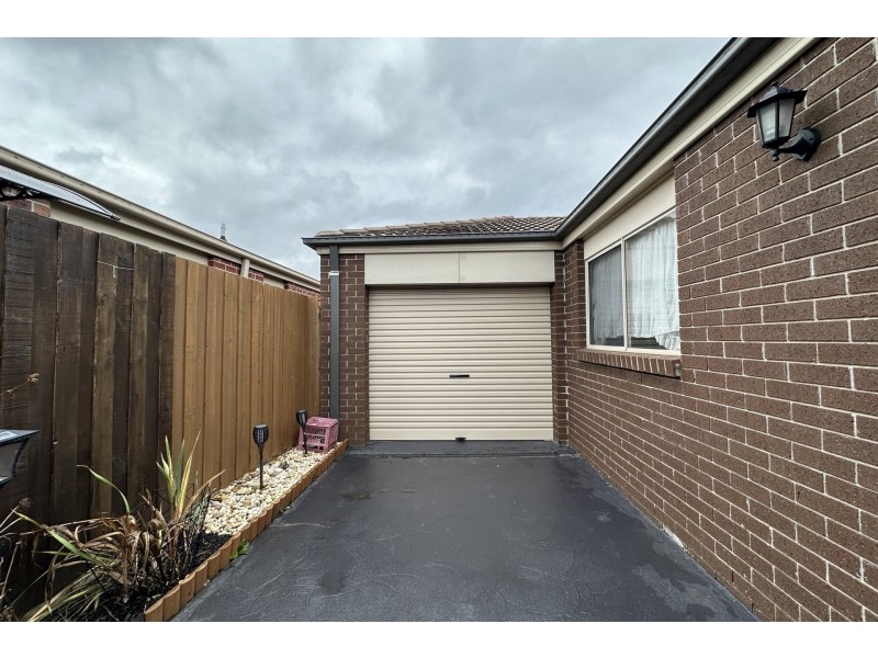 8 Hector Drive, Cranbourne VIC 3977